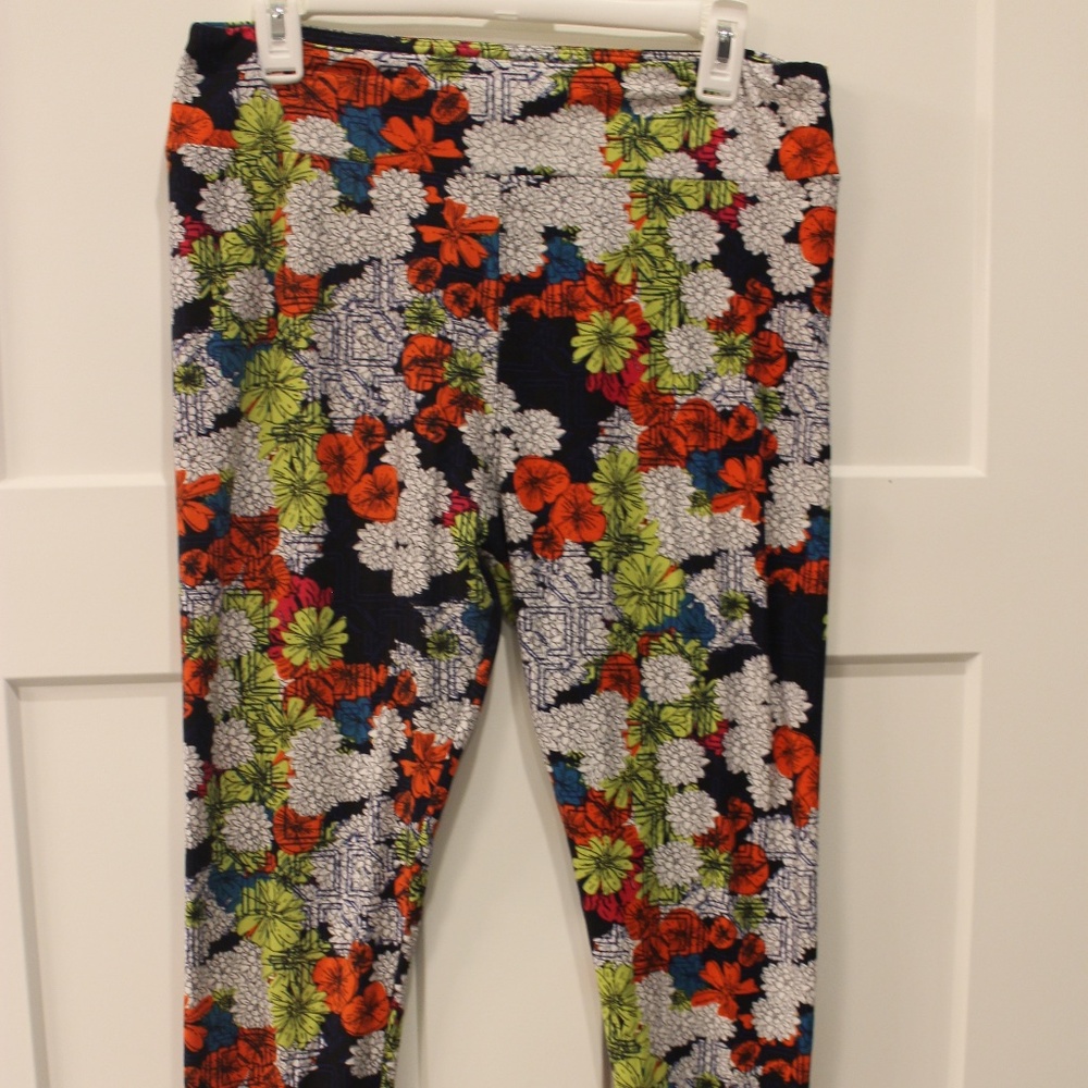 LuLaRoe Tall & Curvy leggings - NWOT